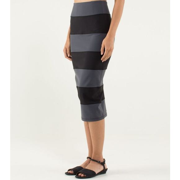 Lululemon Yoga Over Skirt Coal Black Size 4 Pencil Midi Straight Slim Bodycon - Picture 2 of 7